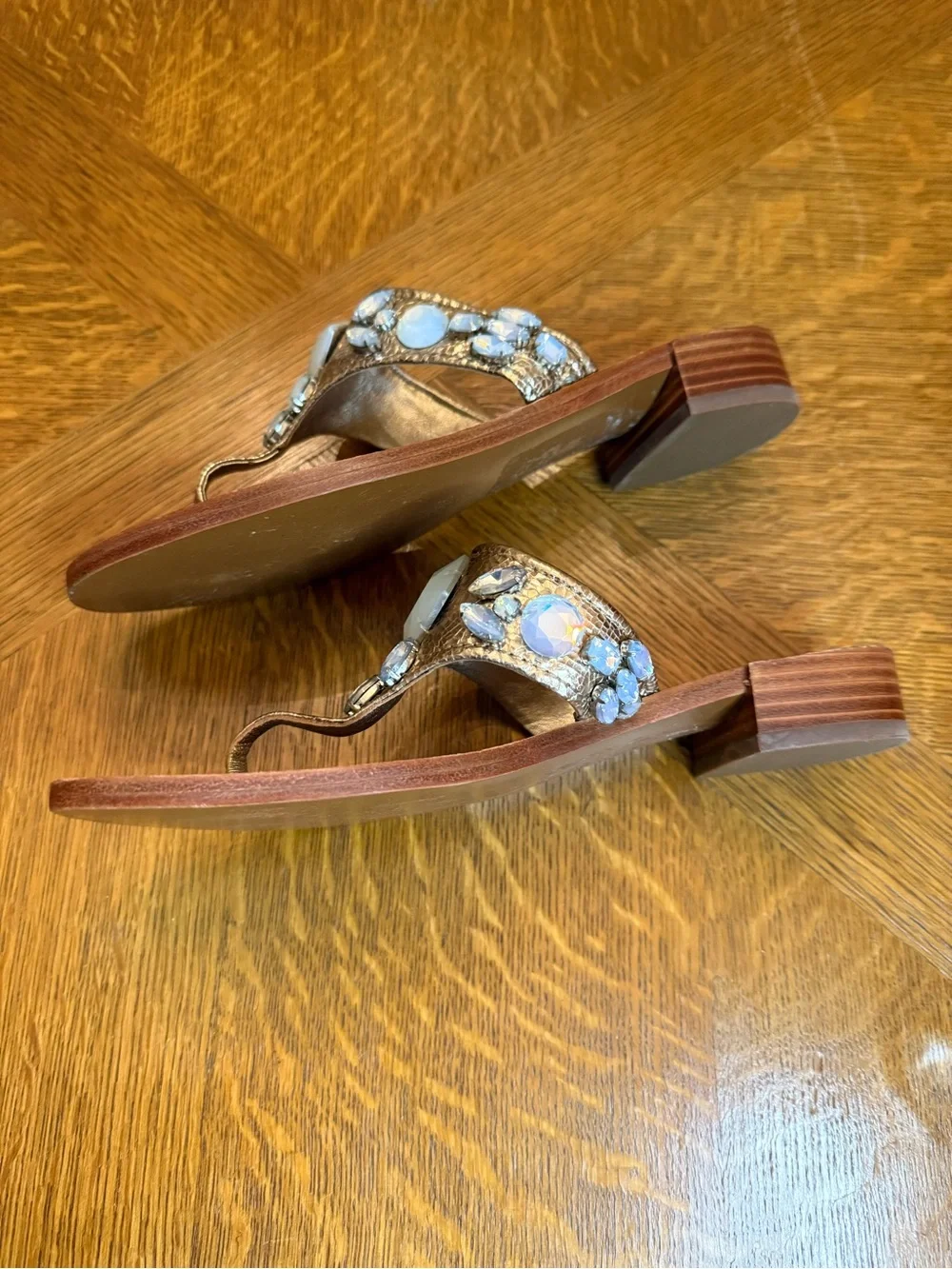 Tory Burch Metallic gold crinkled leather crystal thongs - Picture 5 of 7